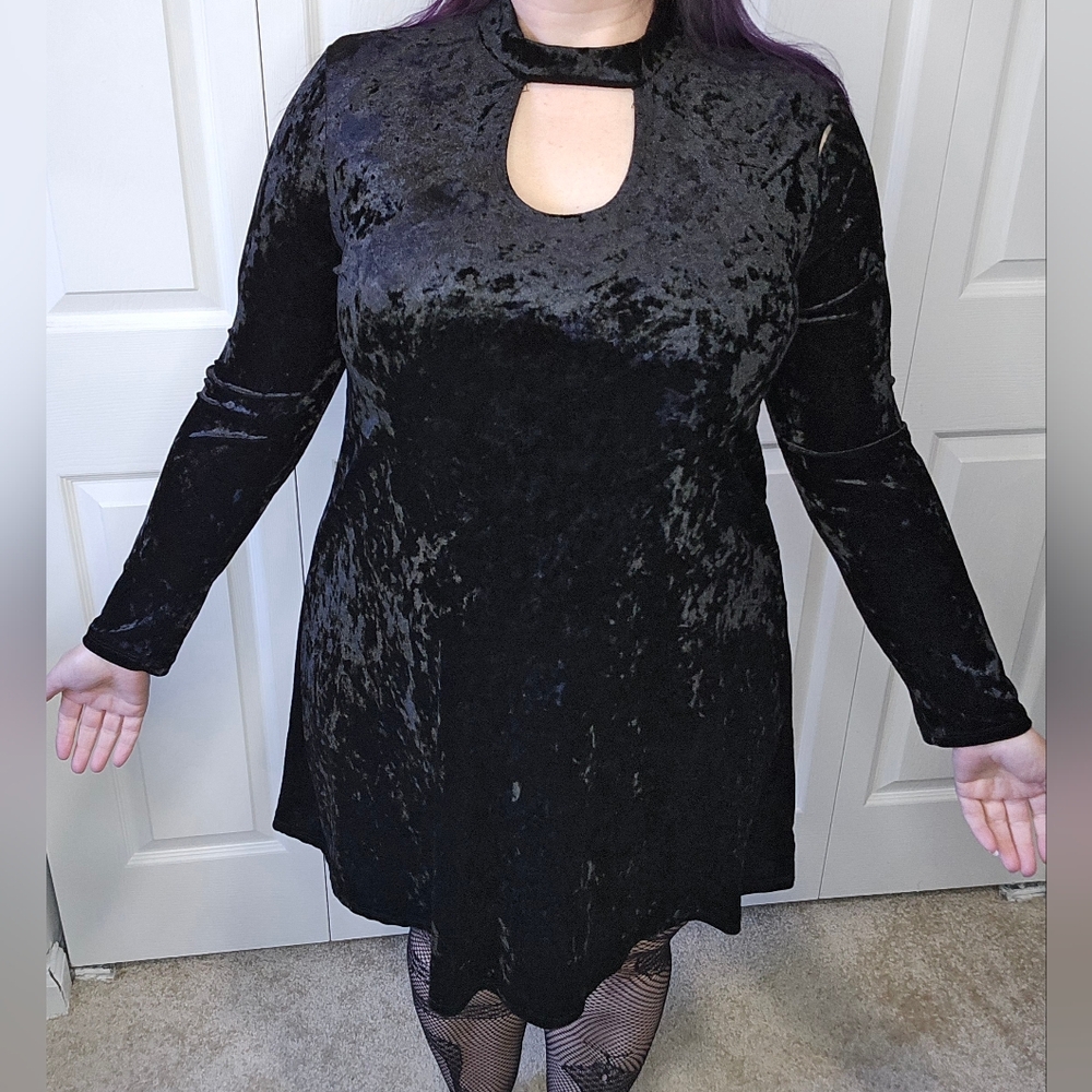 Gothic Black Velvet Keyhole Neck A Line Dress M